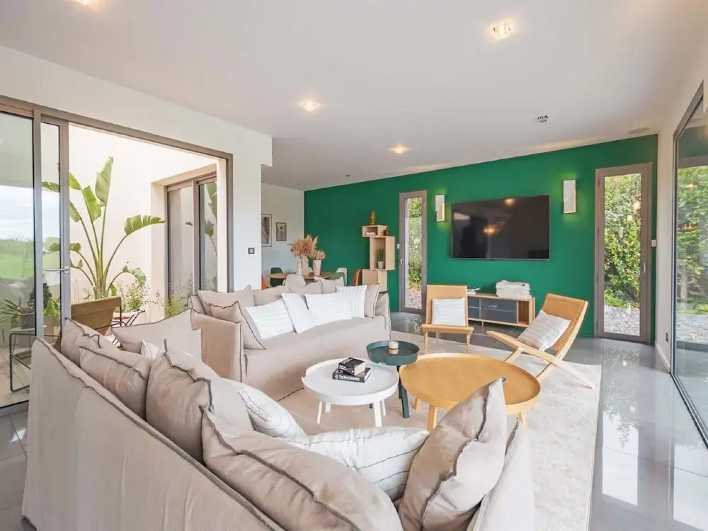 Villa 4 Bedrooms 8 PAX