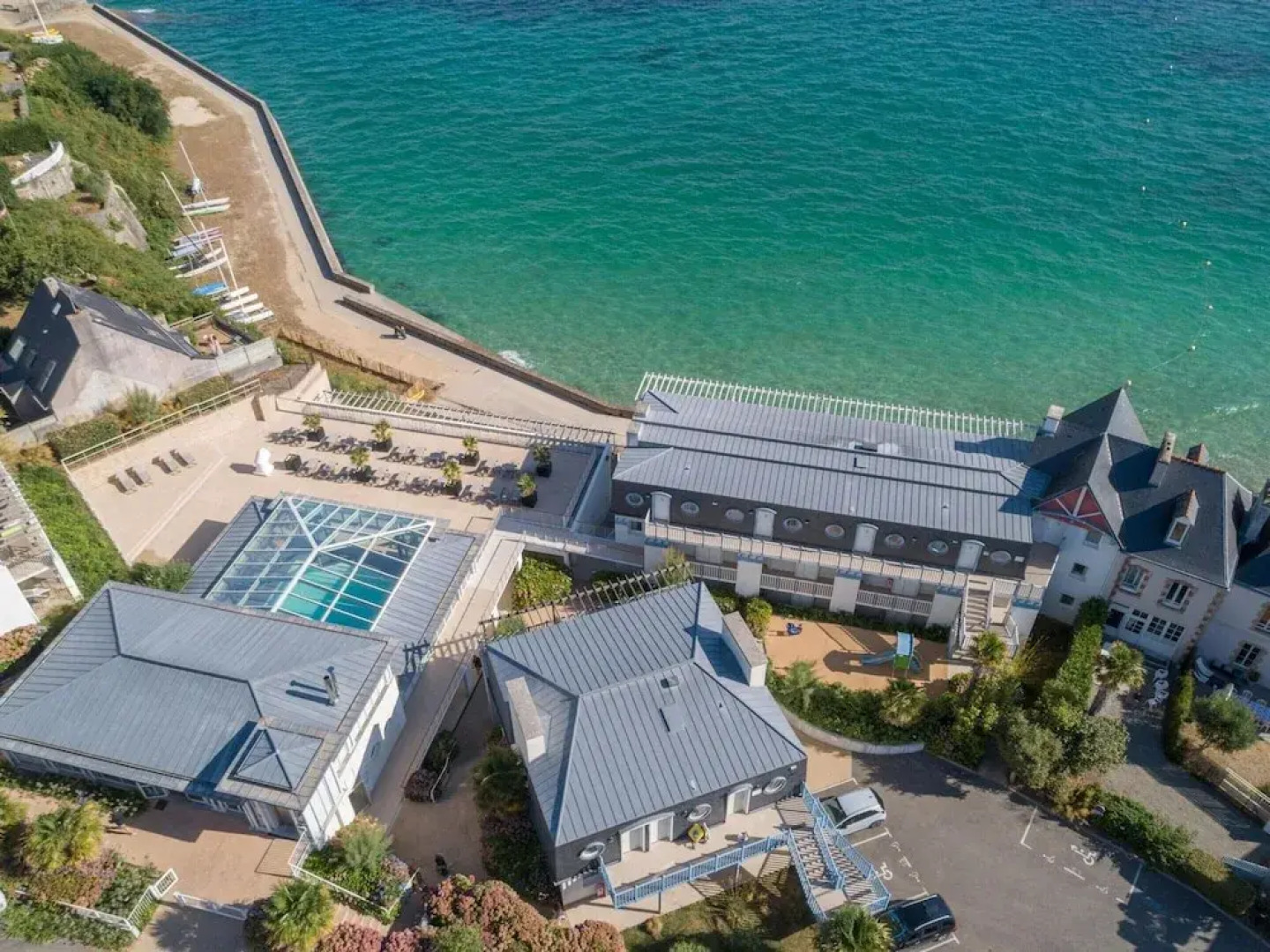 Seafront Apartment Near a Beach