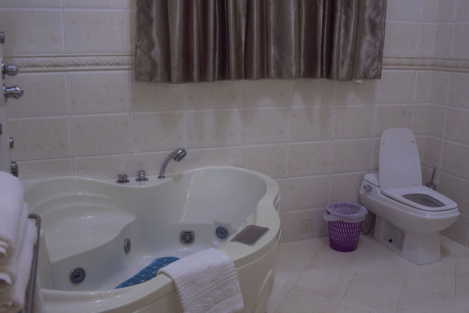 Kingsbridge Royale Hotel