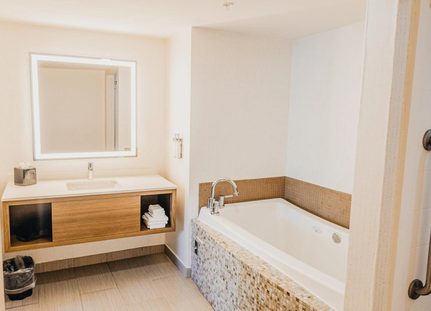 Holiday Inn Macon North by IHG
