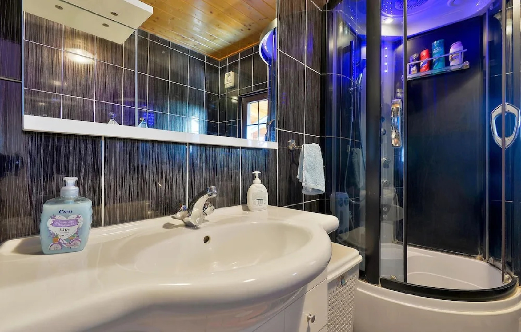 Awesome Home in Donja Zelina With 3 Bedrooms, Wifi and Outdoor Swimming Pool