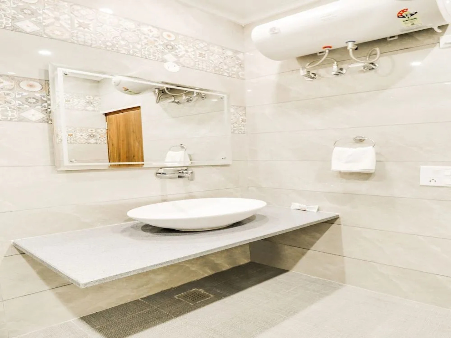 Capital O 44117 Hotel Alphonso