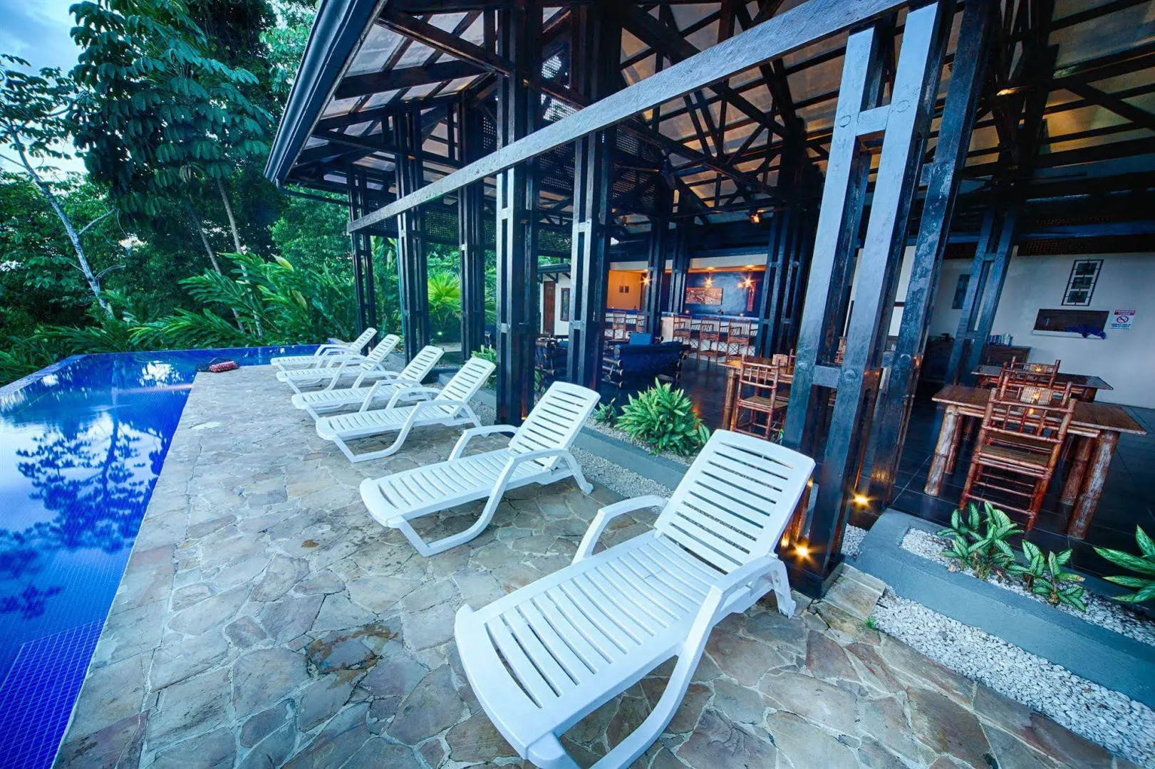 Tiki Villas Rainforest Lodge & Spa