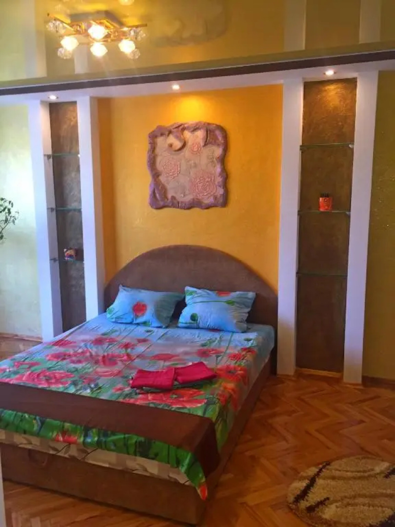 Apartment on Hrushevskoho 28