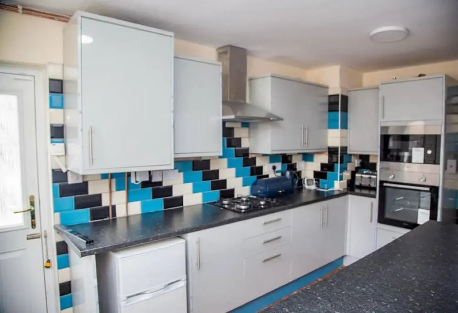 2bed House- Dudley-garden-wifi-tv