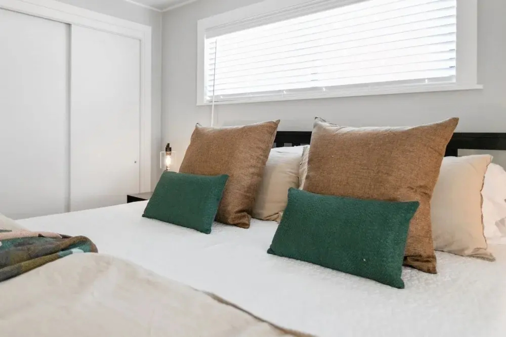 Altes Eckert Stolz 3 Bedroom Home by RedAwning