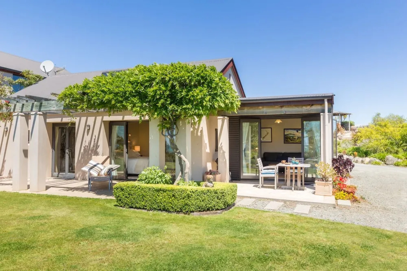 Clayridge House and cottage