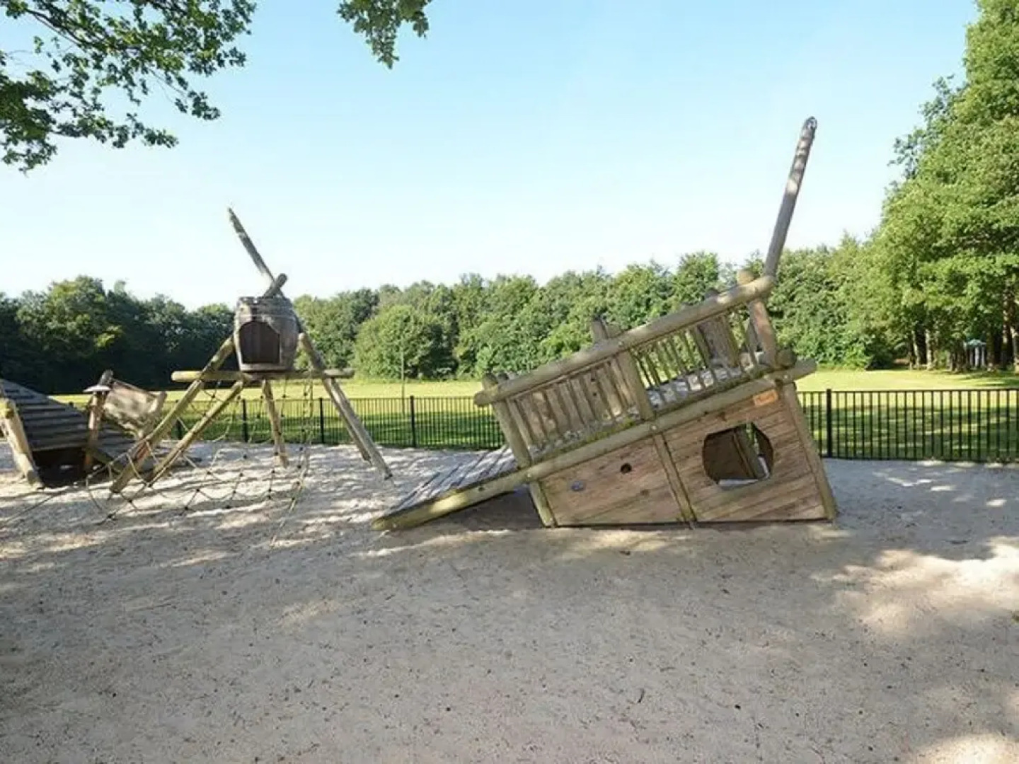 Picturesque Cottage on Park Hunzebergen