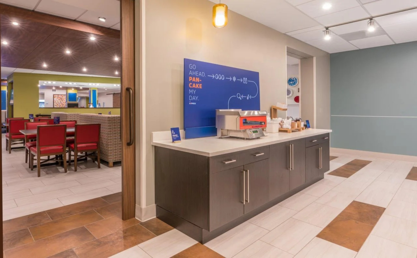 Holiday Inn Express & Suites Lake Havasu - London Bridge by IHG