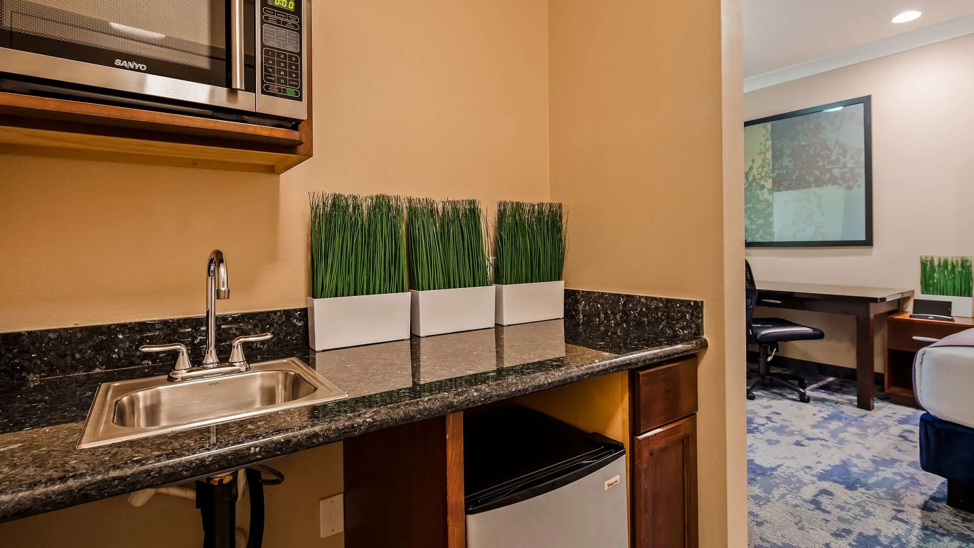 Best Western Plus Avita Suites