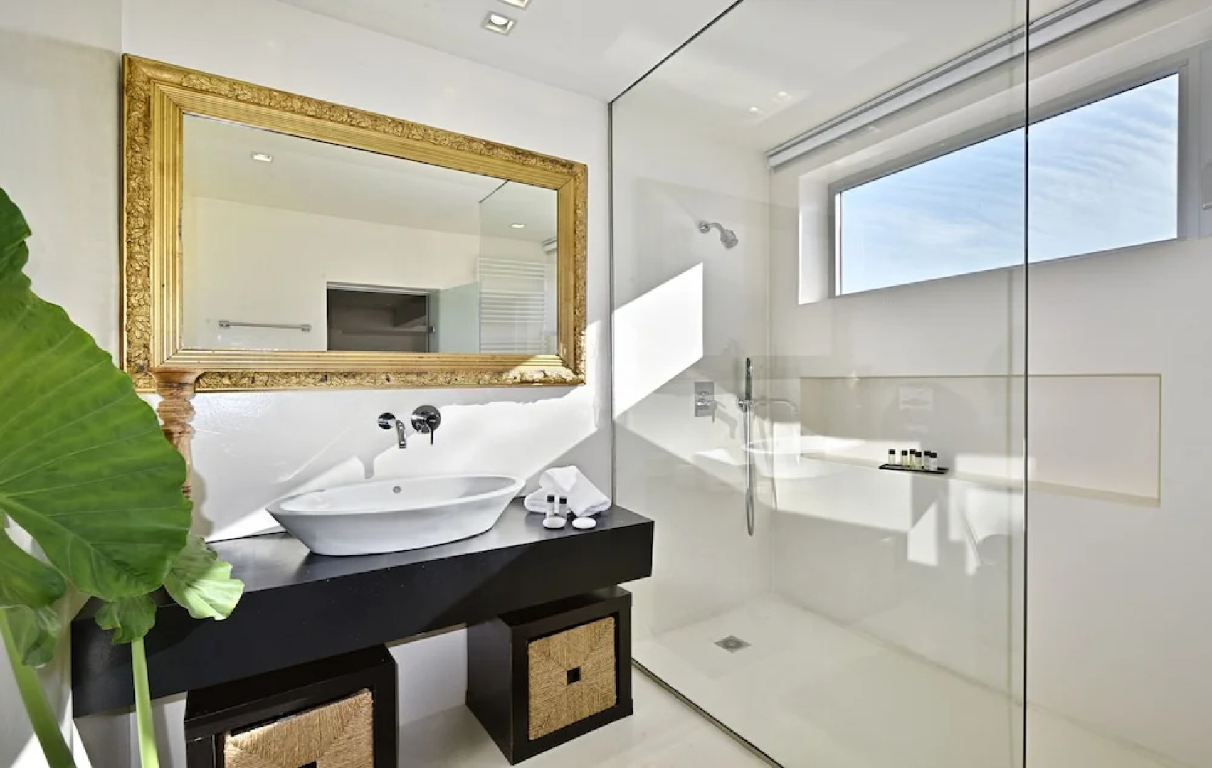 Alto Psyrri Penthouse by K&K