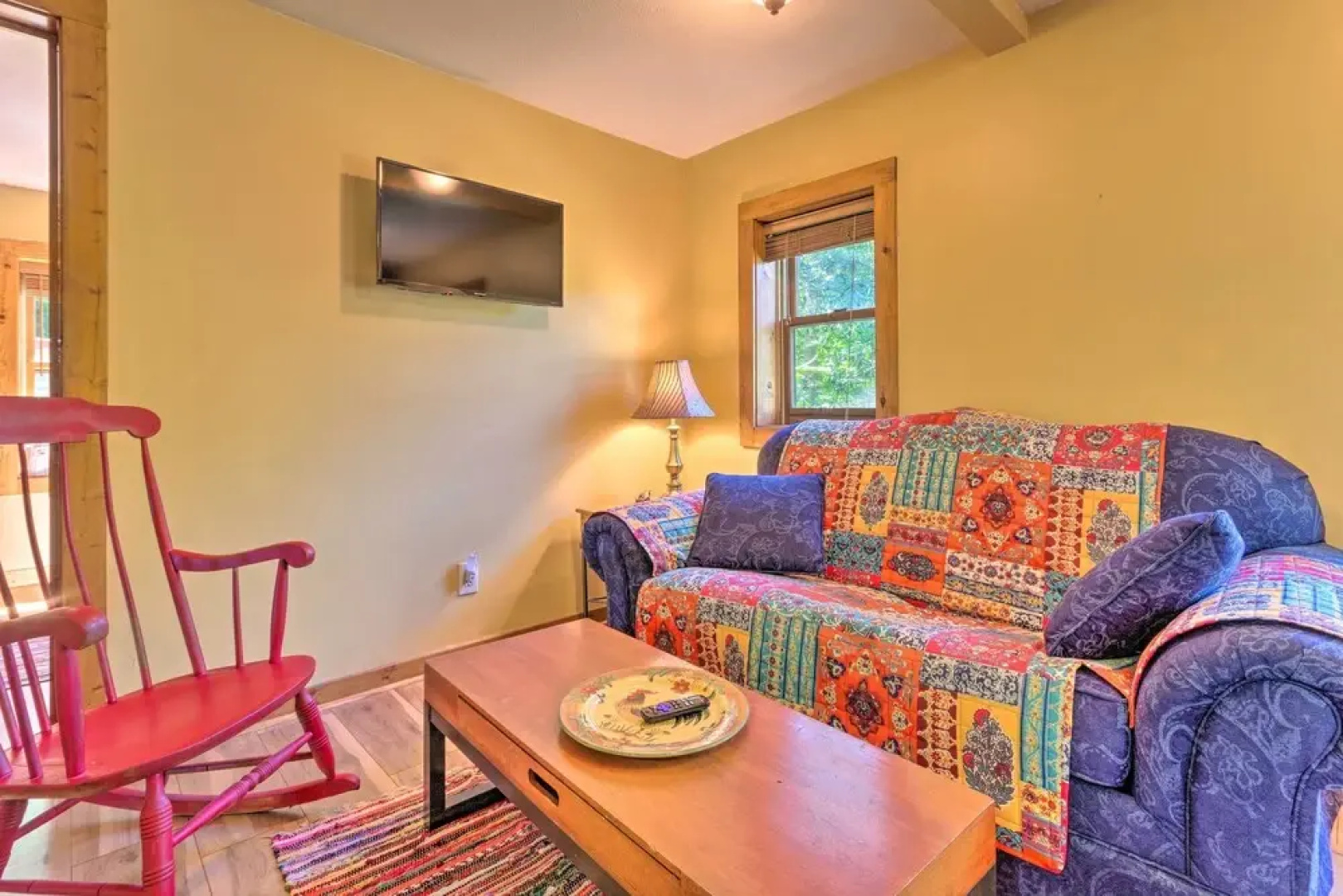 Rustic-yet-cozy Cabin w/ Patio, 12 Mi to Asheville