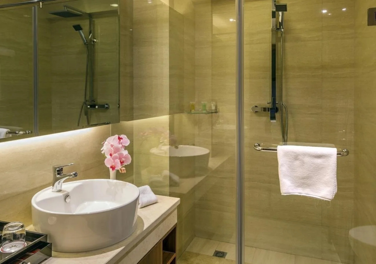 Peninsula Season Hotel Apartment