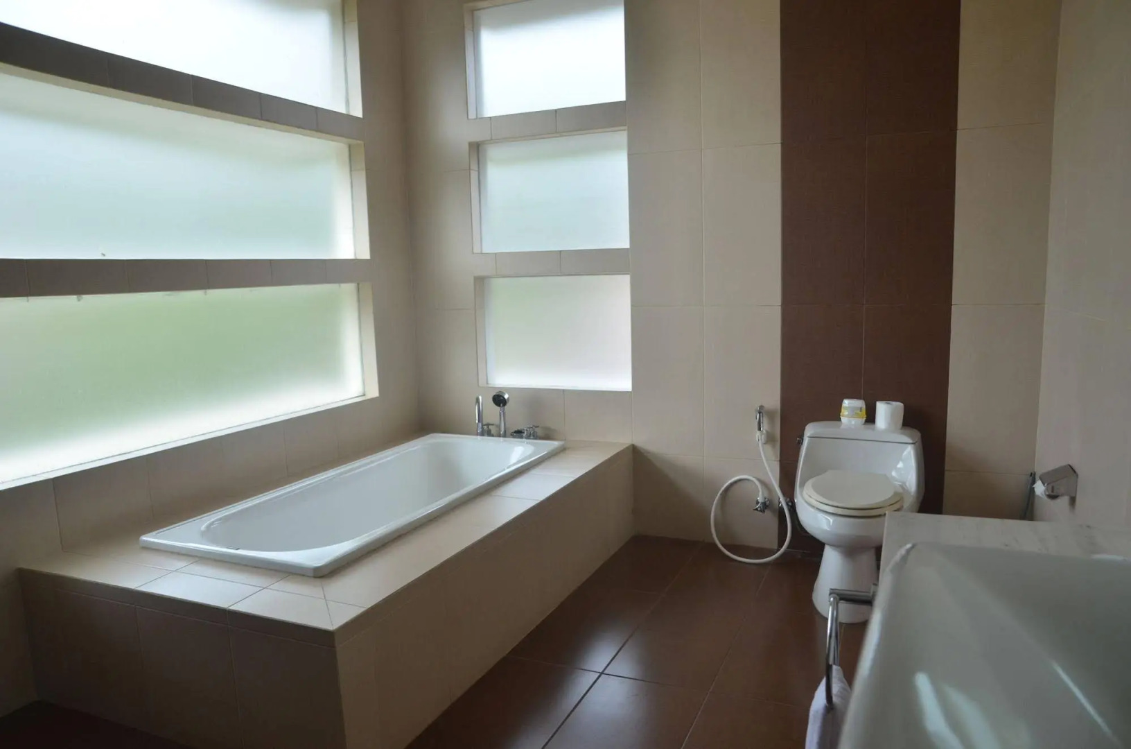 BreezeBlows City View 5BR with Pool + Familly Room