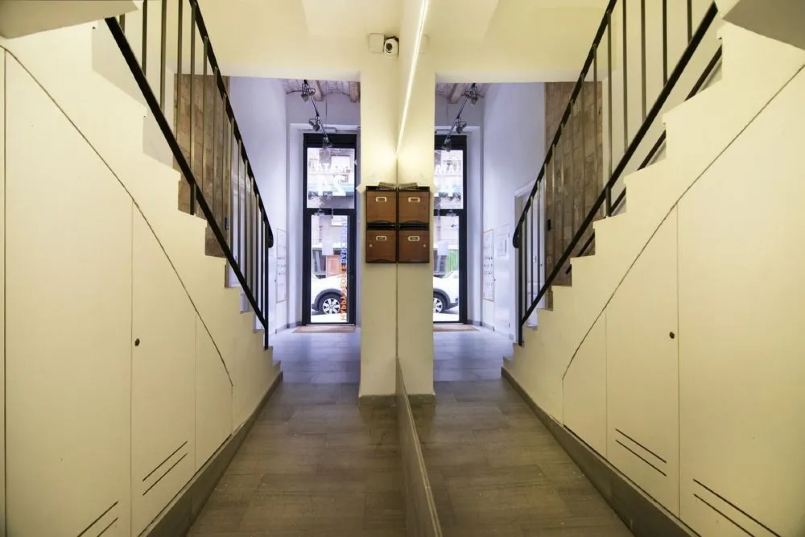 Happy People Ramblas Harbour