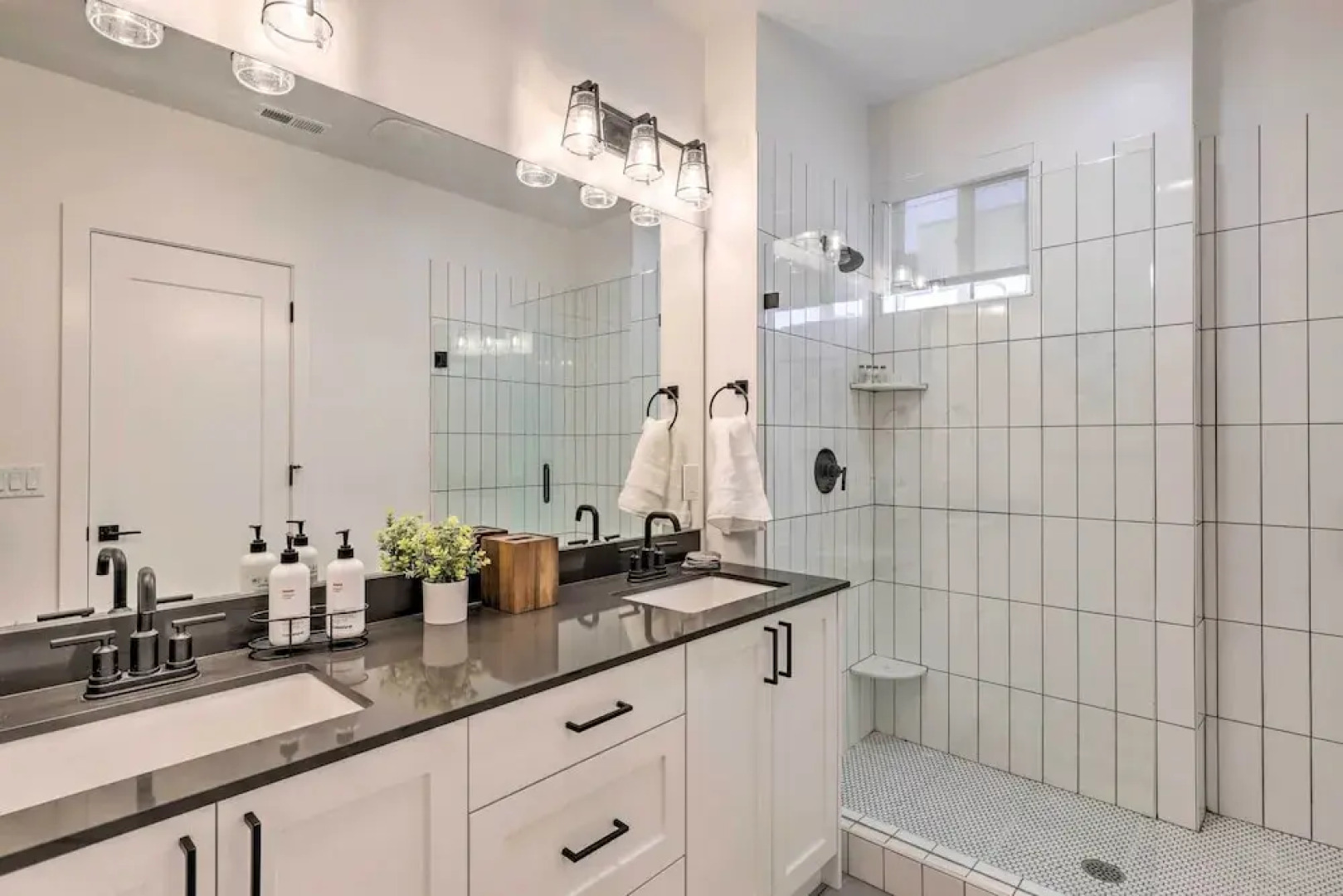 Modern-chic Provo Townhome 1 Mi to BYU Campus