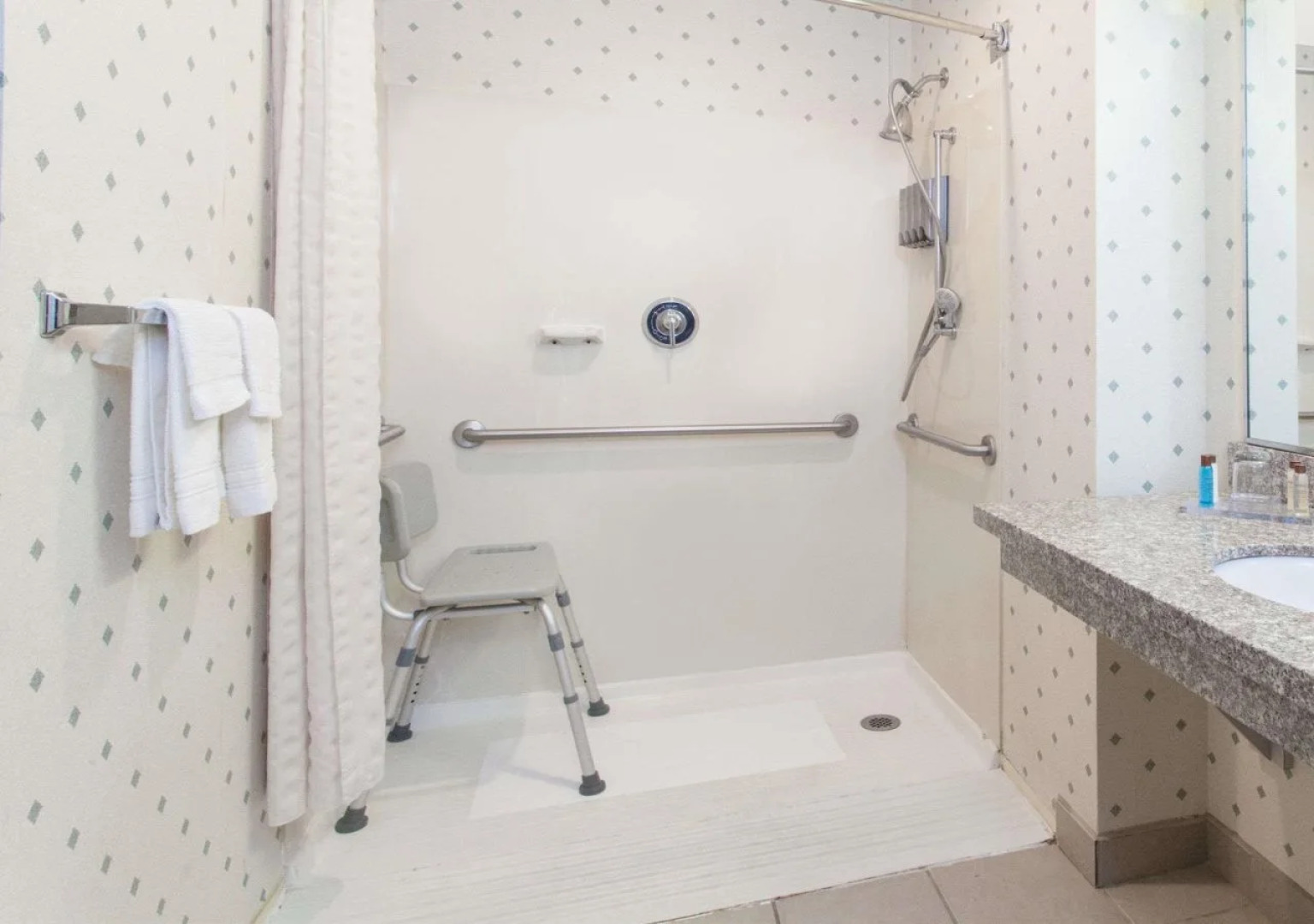 Hawthorn Suites by Wyndham Holland/Toledo Area