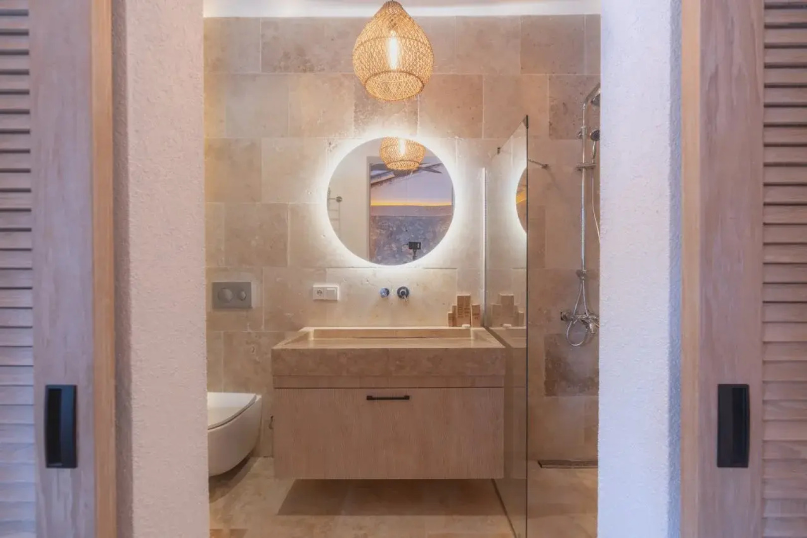 Izz Getaway – Adults Only