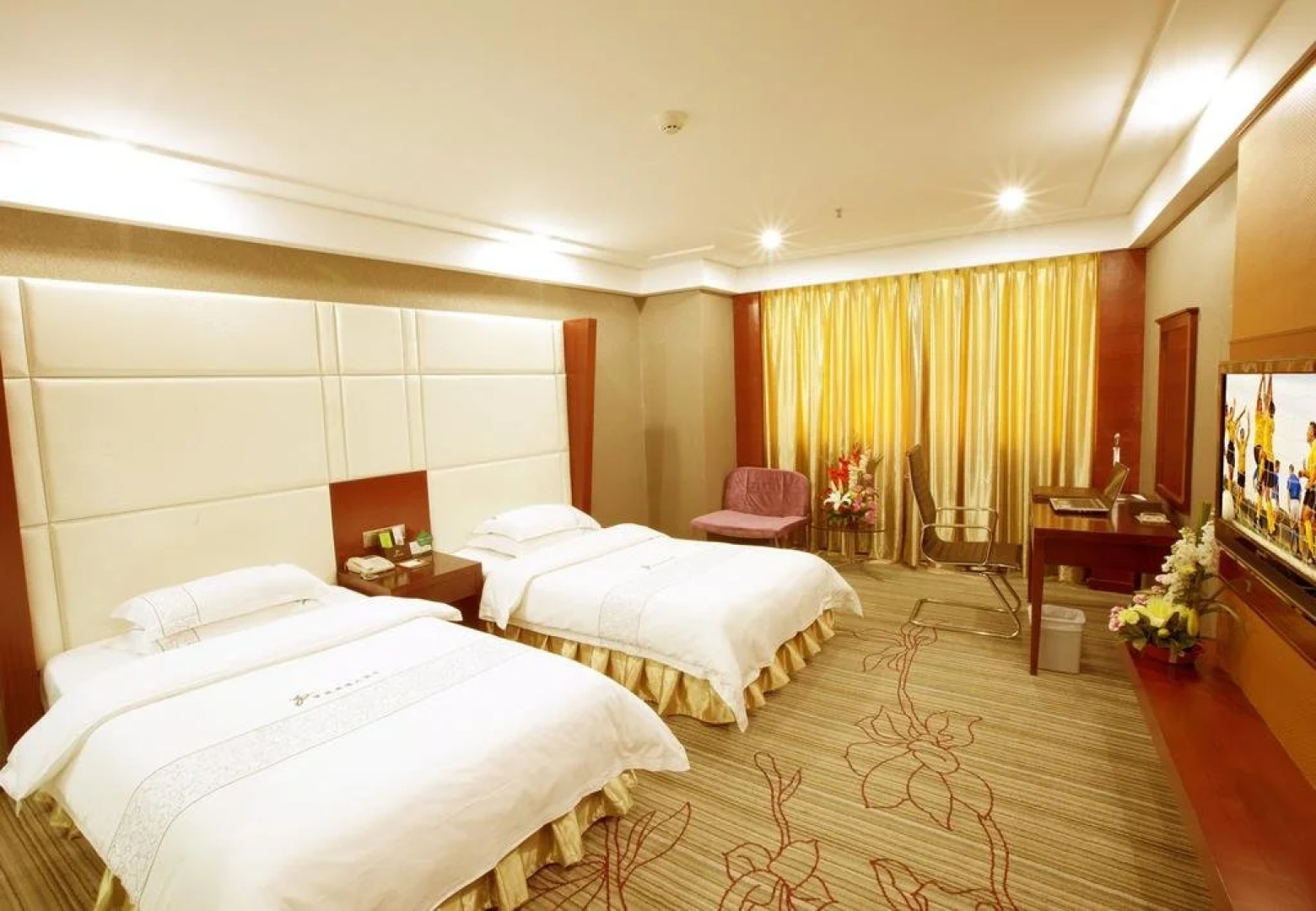 Shuanglong Plaza Hotel
