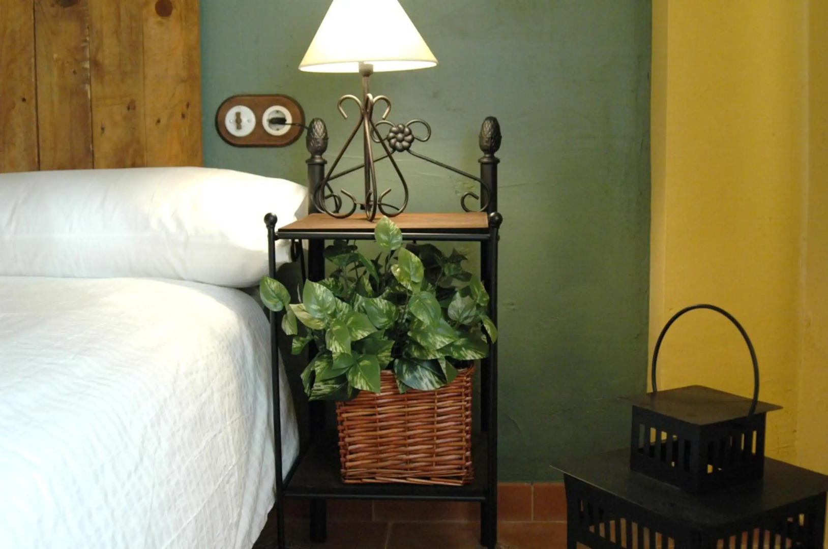 4 bedrooms house with shared pool enclosed garden and wifi at Alcaracejos