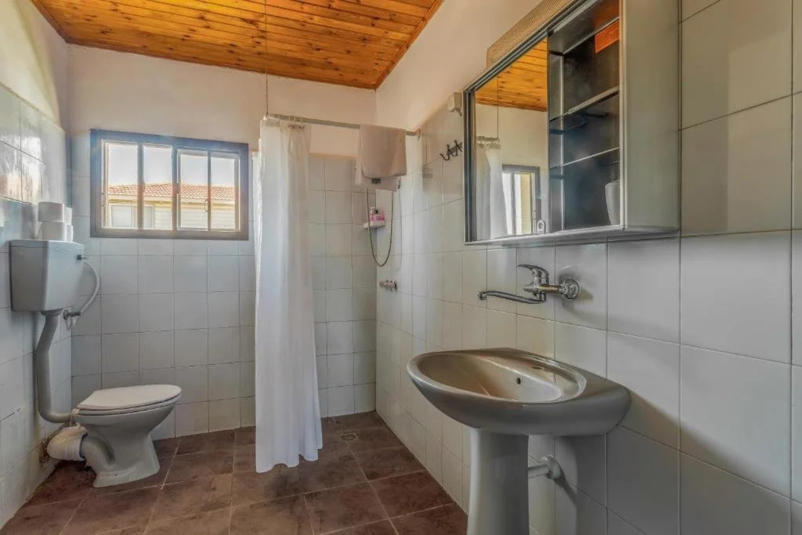 Amigo Hotel On The Beach