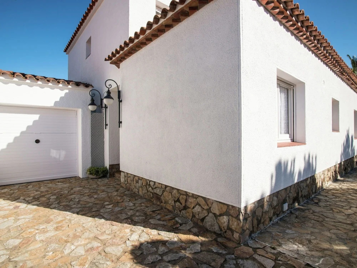 Beautiful Holiday Home Near Beach in Catalonia