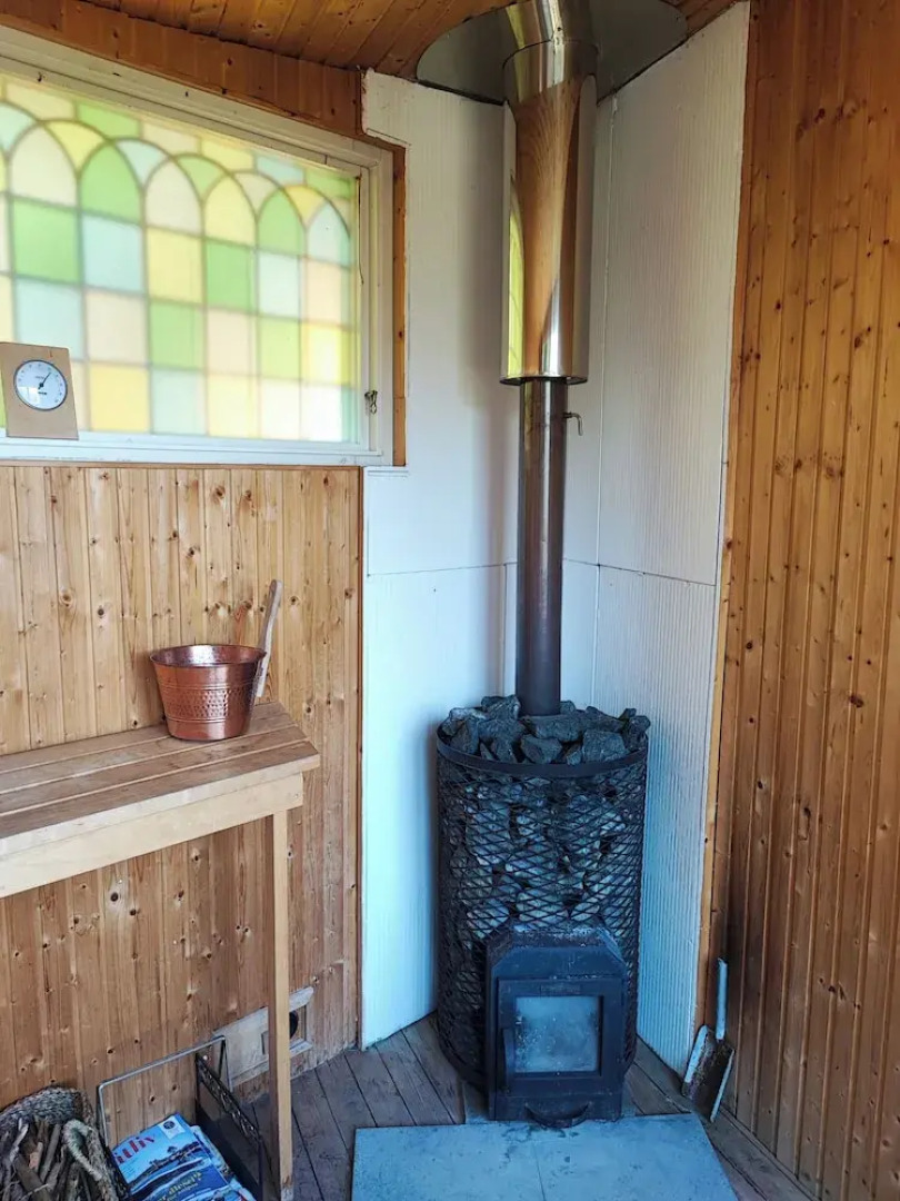 Sea-view Cottage High up in the Trees