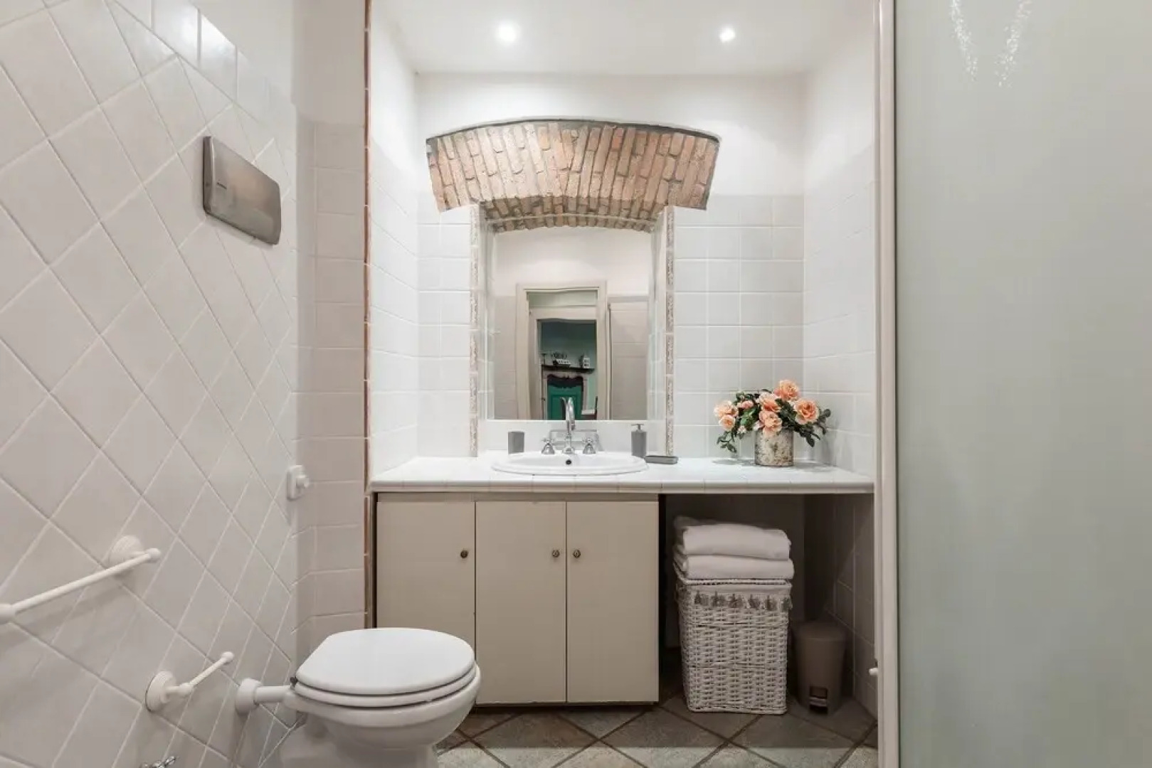 Elisabeth in Villa with Private Parking