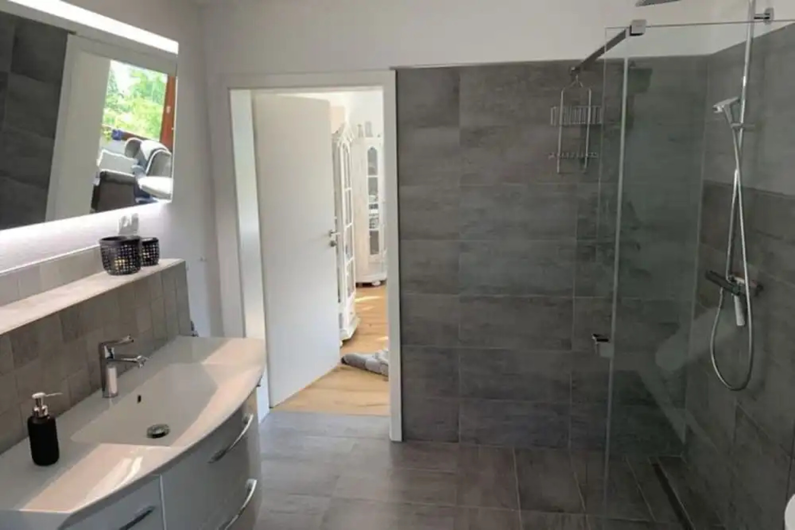 Holiday Apartment by the Pond