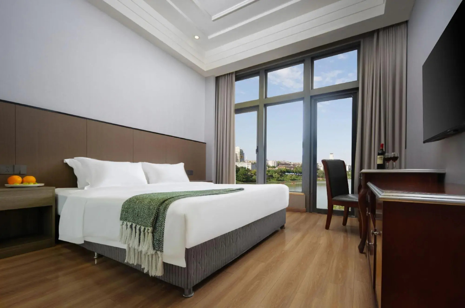 Neijiang Riverside Garden Hotel