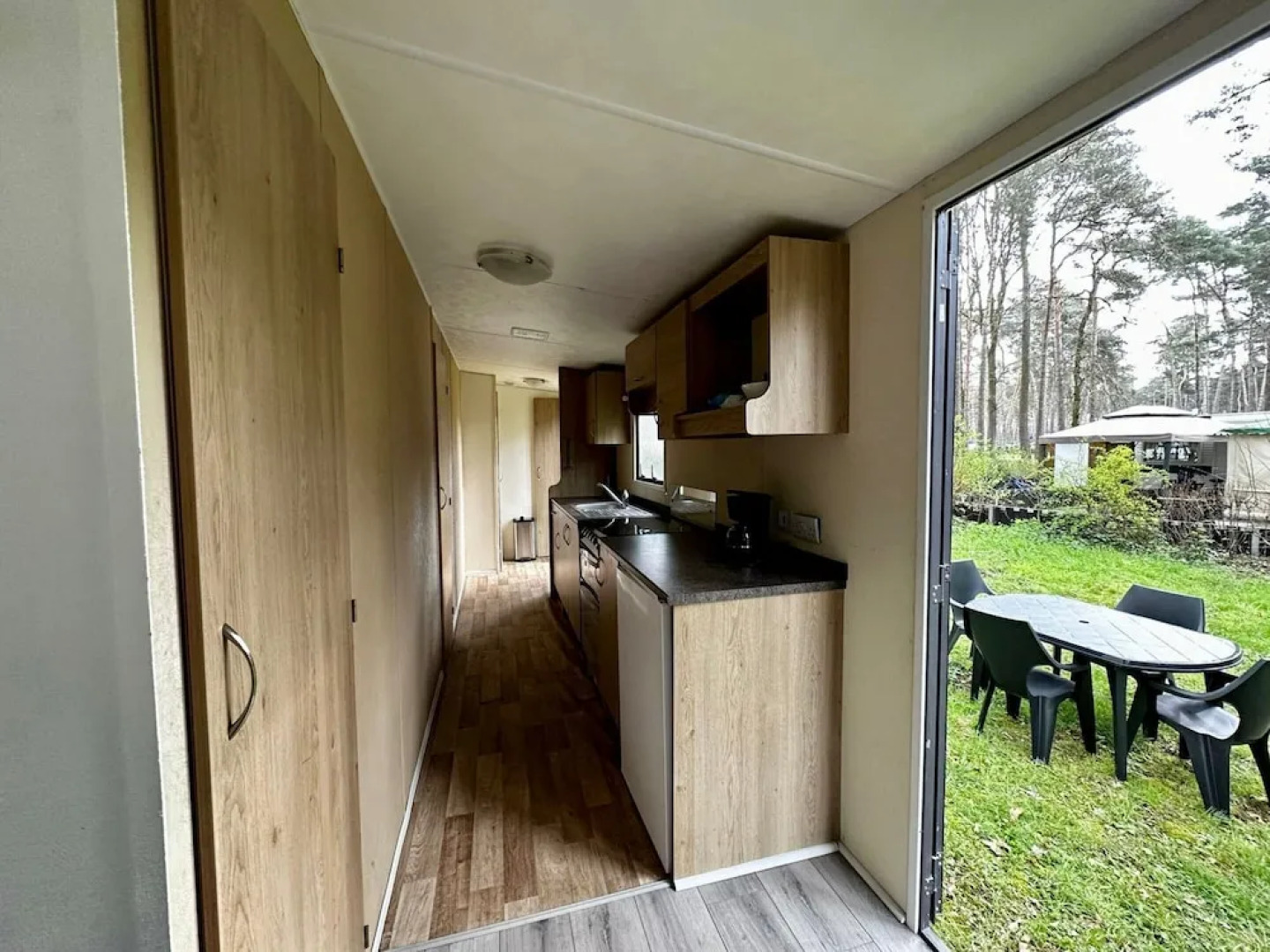 Residence With a Spacious Garden Located in a Child-friendly Park