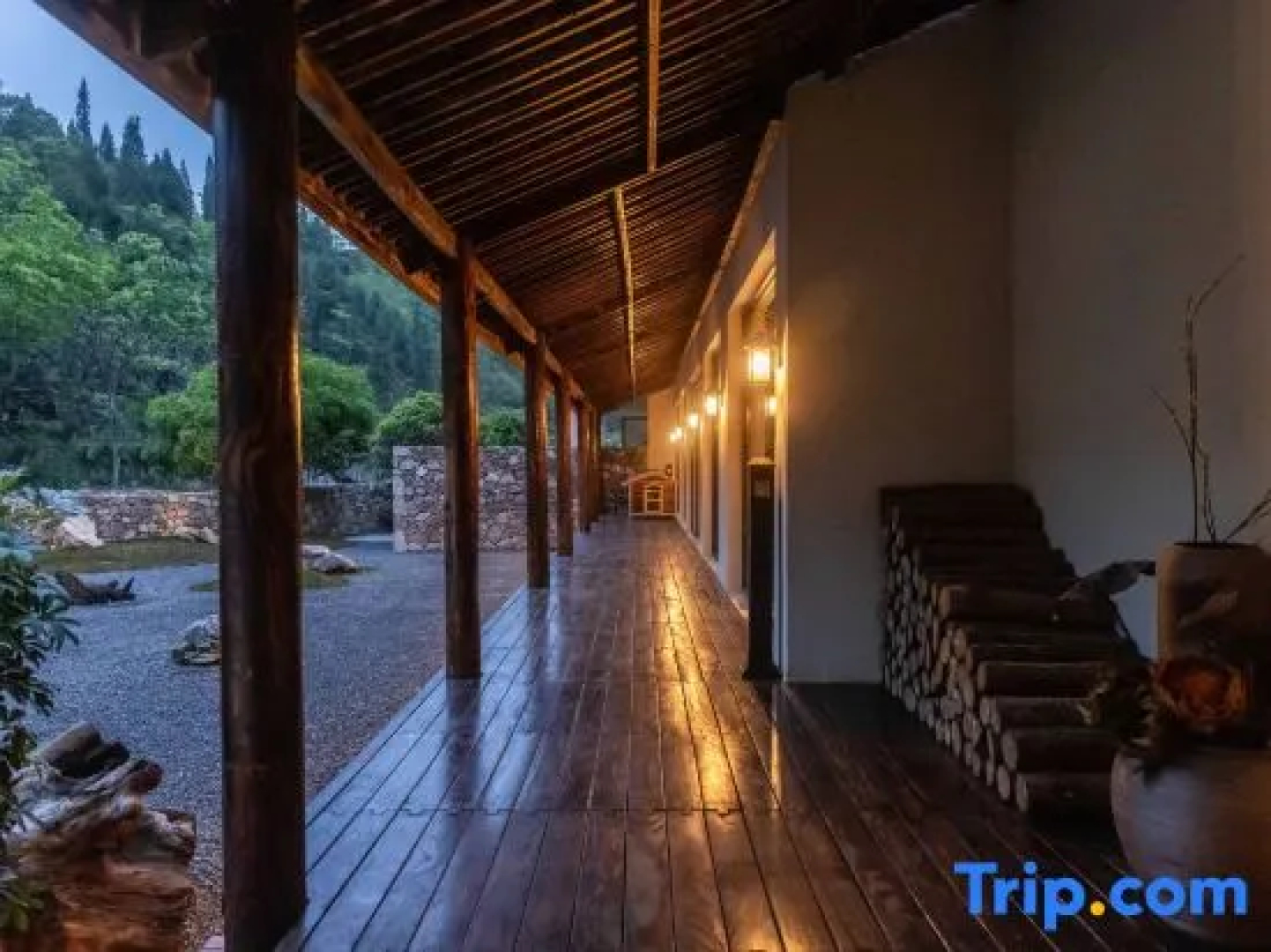 Yifangxi Hot Spring Hotel (Xianahei Branch, Wanfenglin Scenic Area)