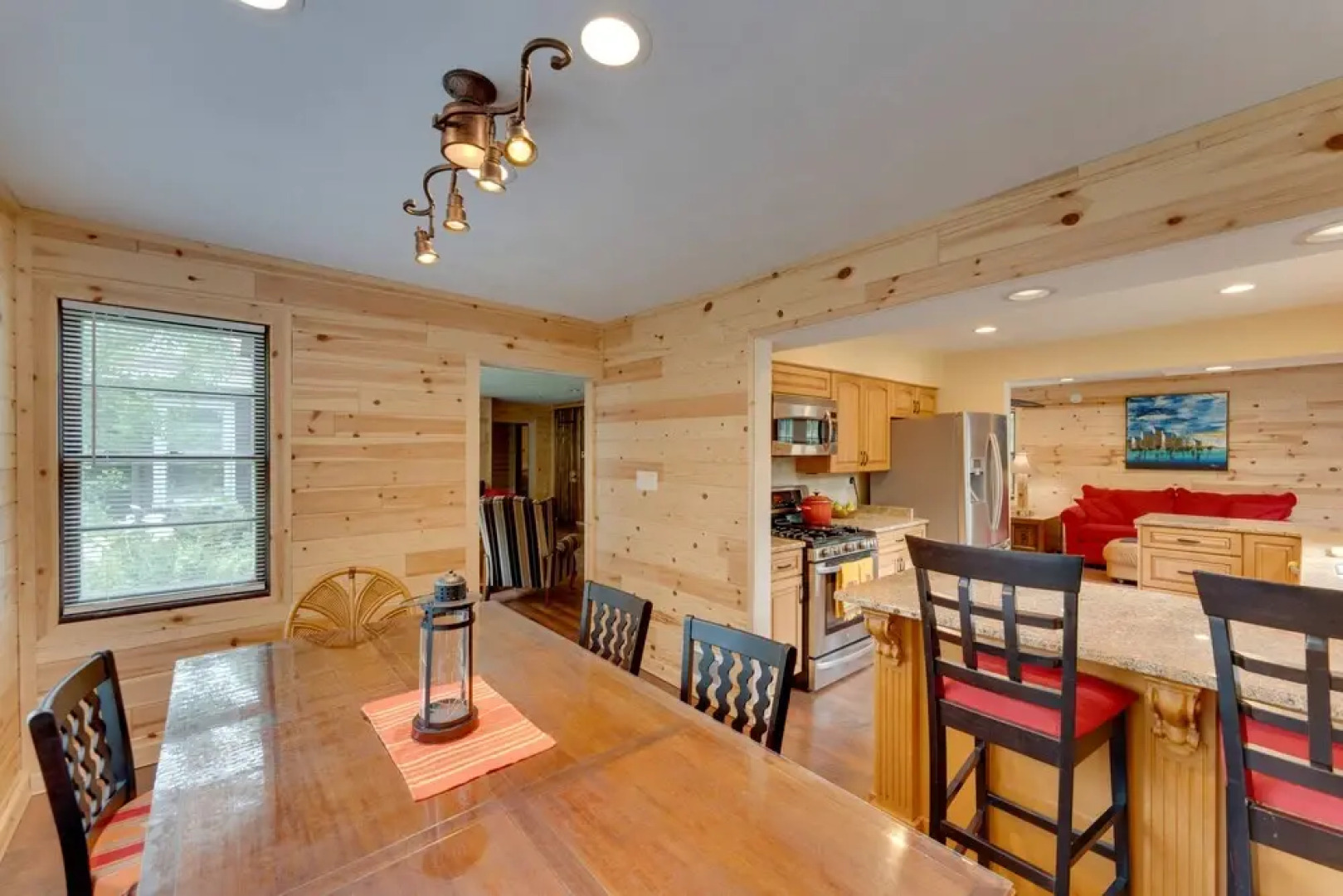 Beautiful Lake Geneva Home ~ 3 Mi to Riviera Beach