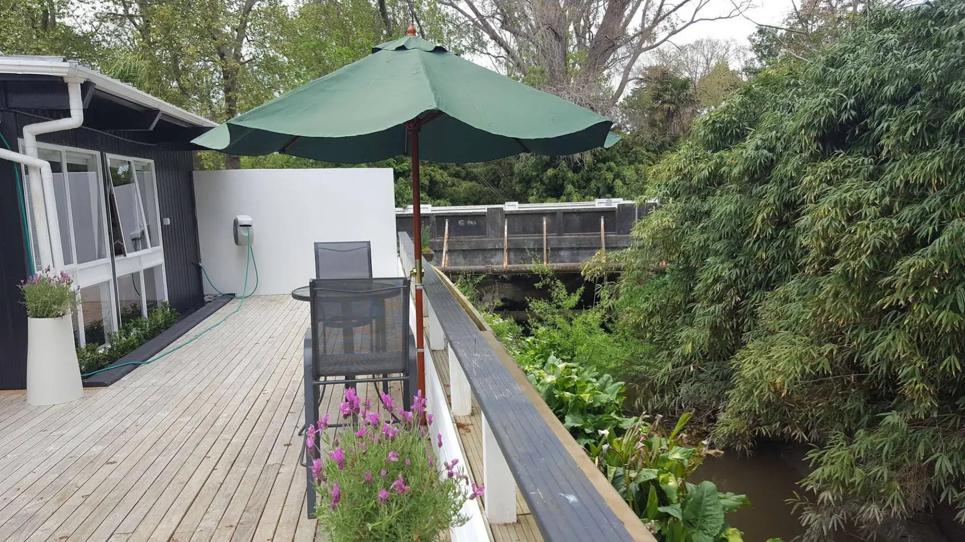 A bit of New York in Whanganui HOME STAY