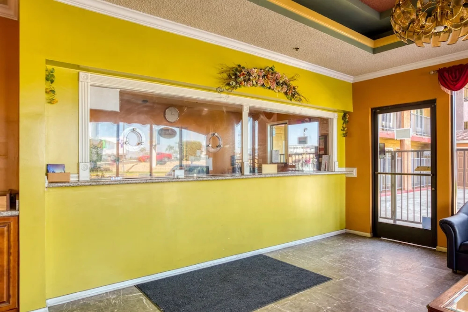 Passport Inn & Suites Corona Hotel