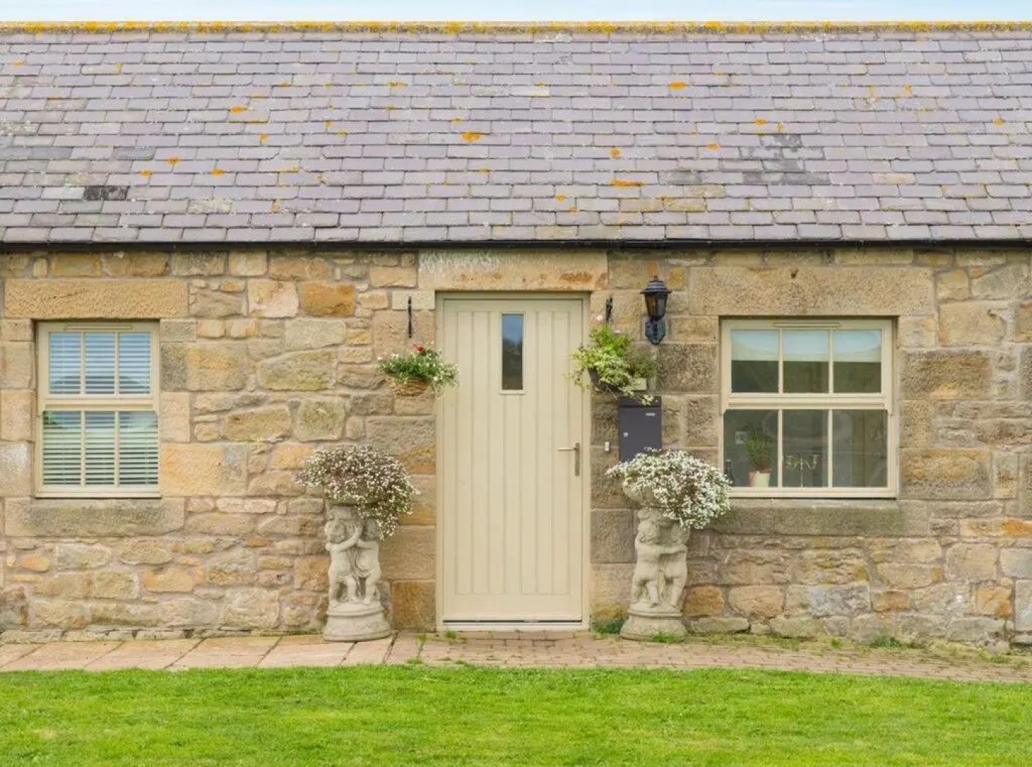 Beach View, Waterside Cottages