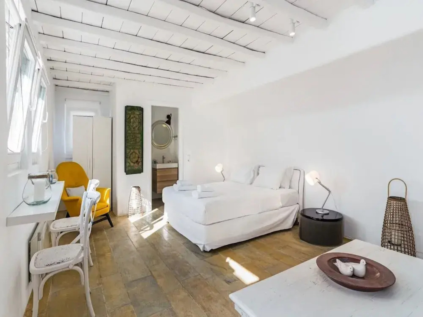 Stunning Villa Surrounded by Lush Greenery