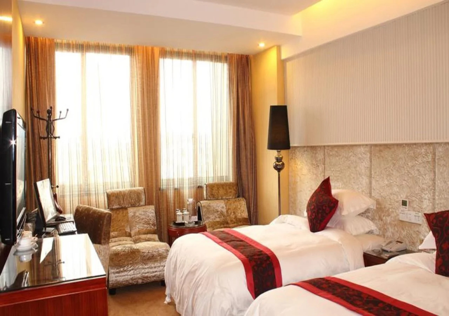 Yiwu Huang Xuan Hotel