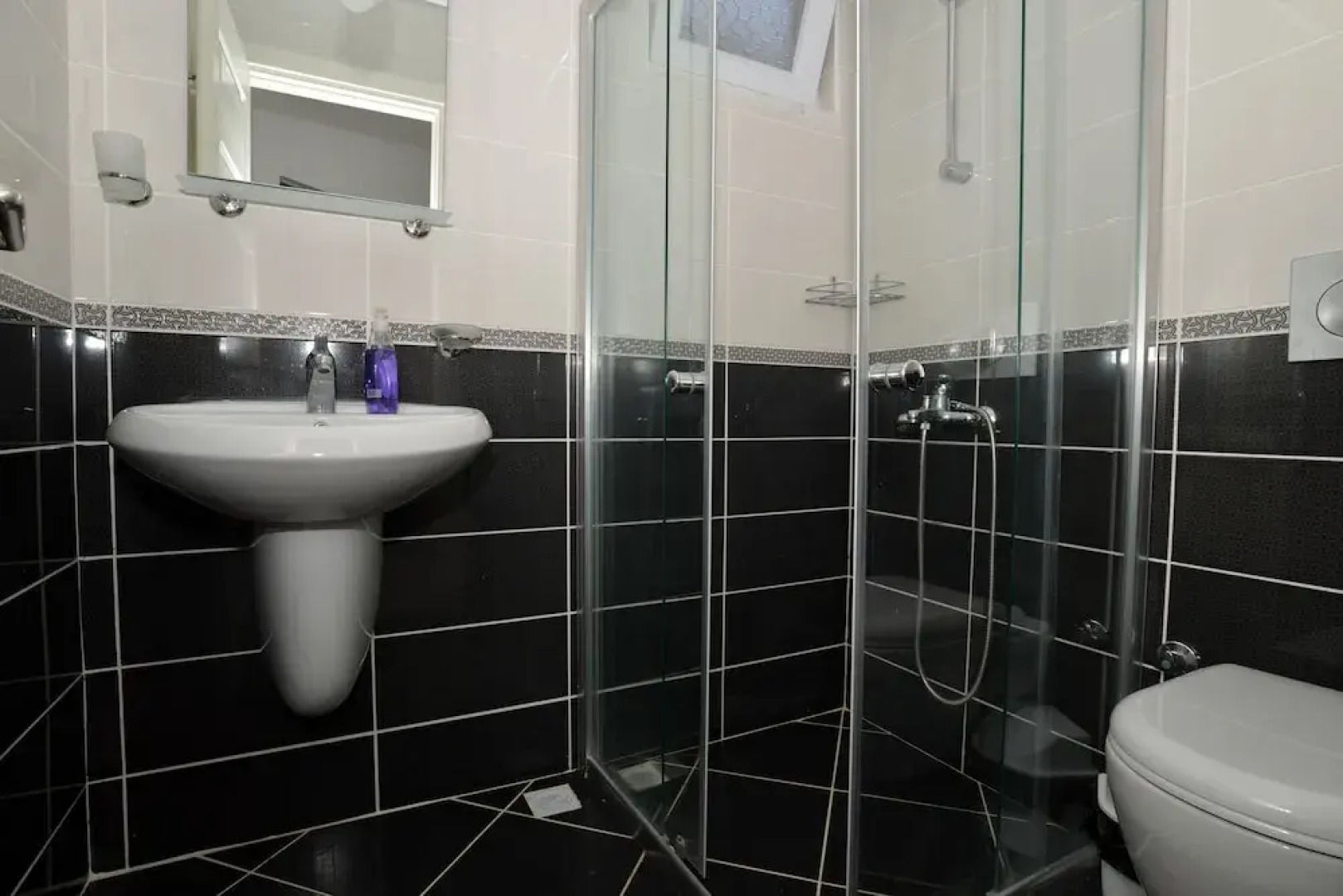 Lighthouse Legend Aparts