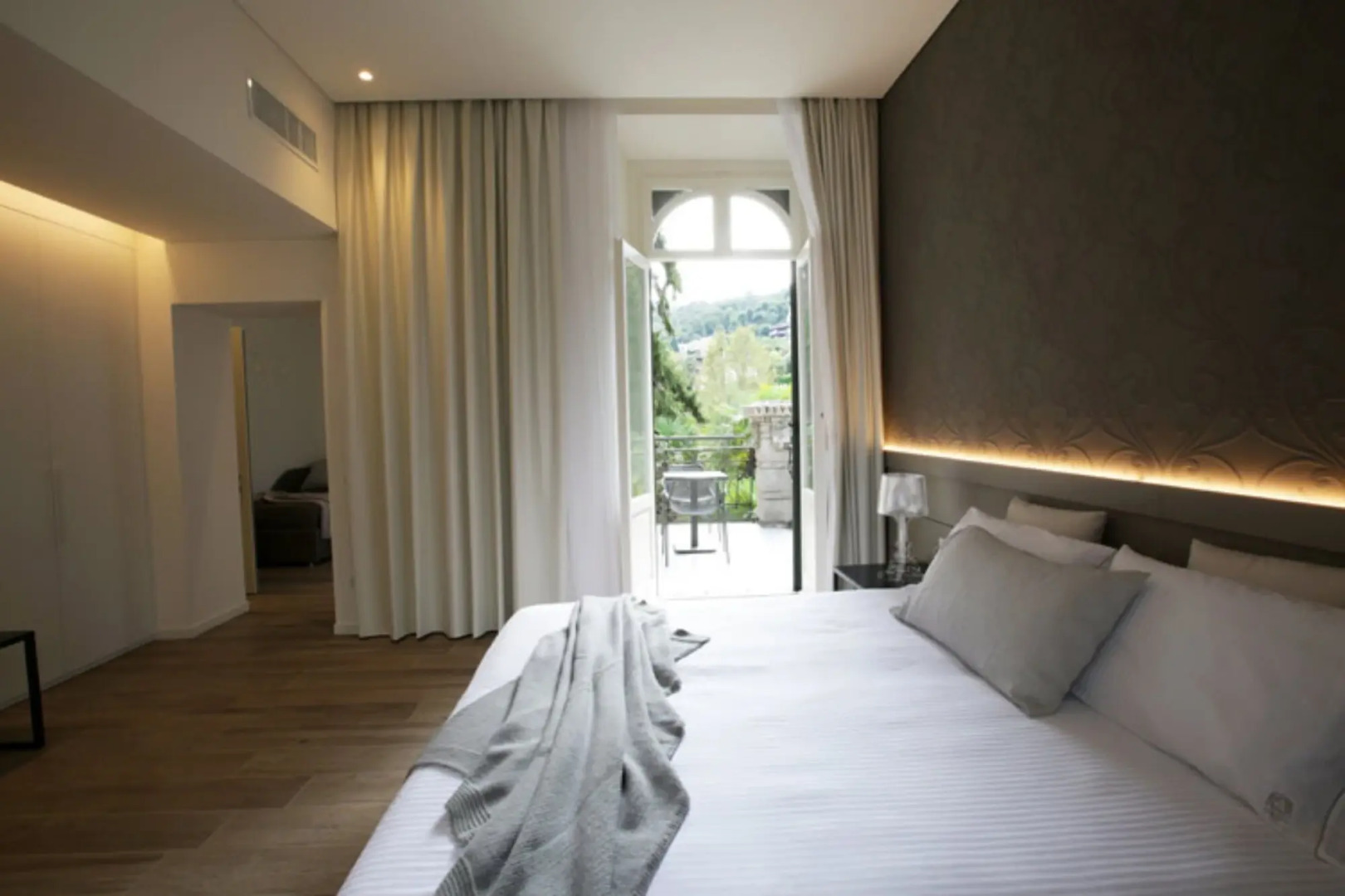 Villa Liberty - Lake Como Rooms & SPA