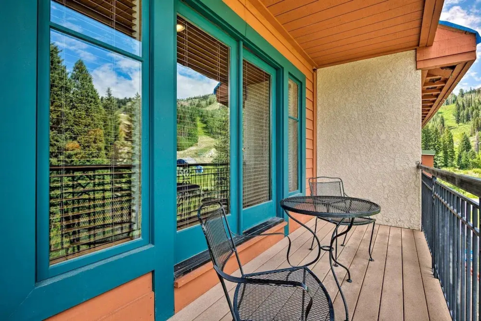 Ski-in/ski-out Solitude Condo w/ Rooftop Hot Tub!