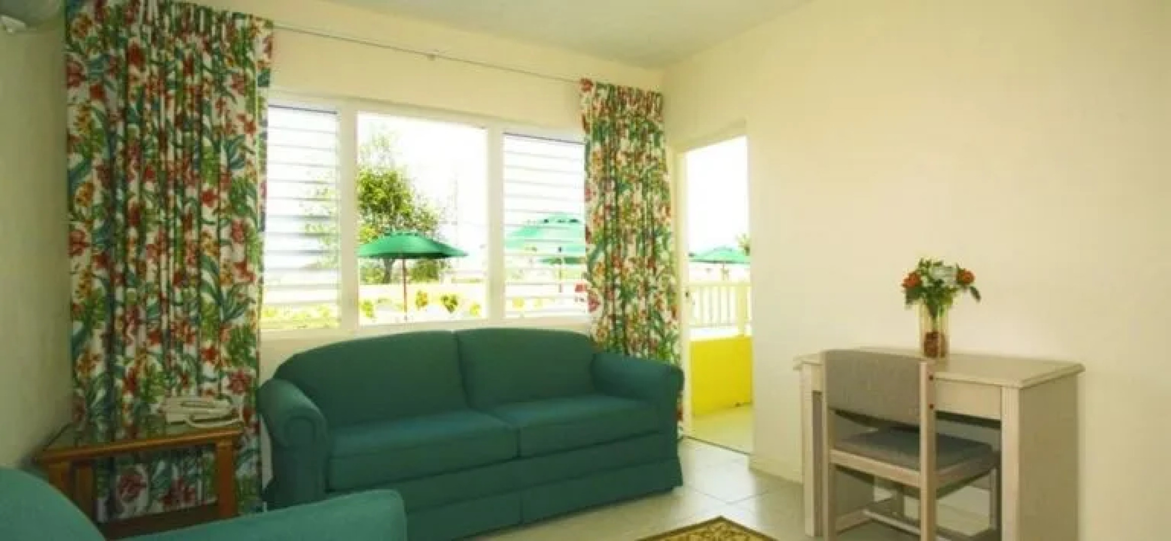 Tropical Winds Apartment Hotel