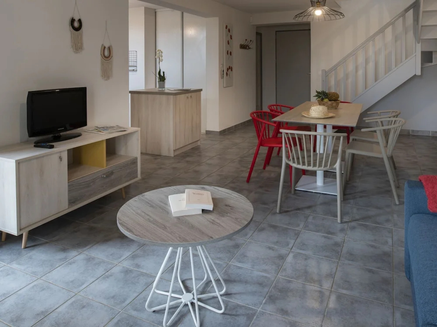 Semi-detached Home in Mediterranean Style, With Nice AC