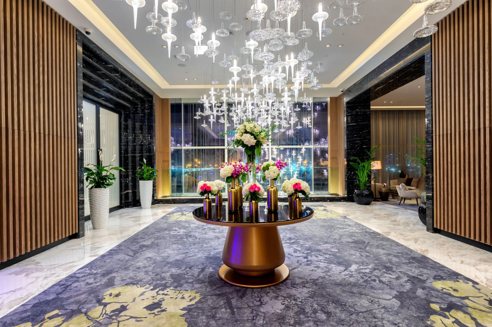 Отель Taj Jumeirah Lakes Towers