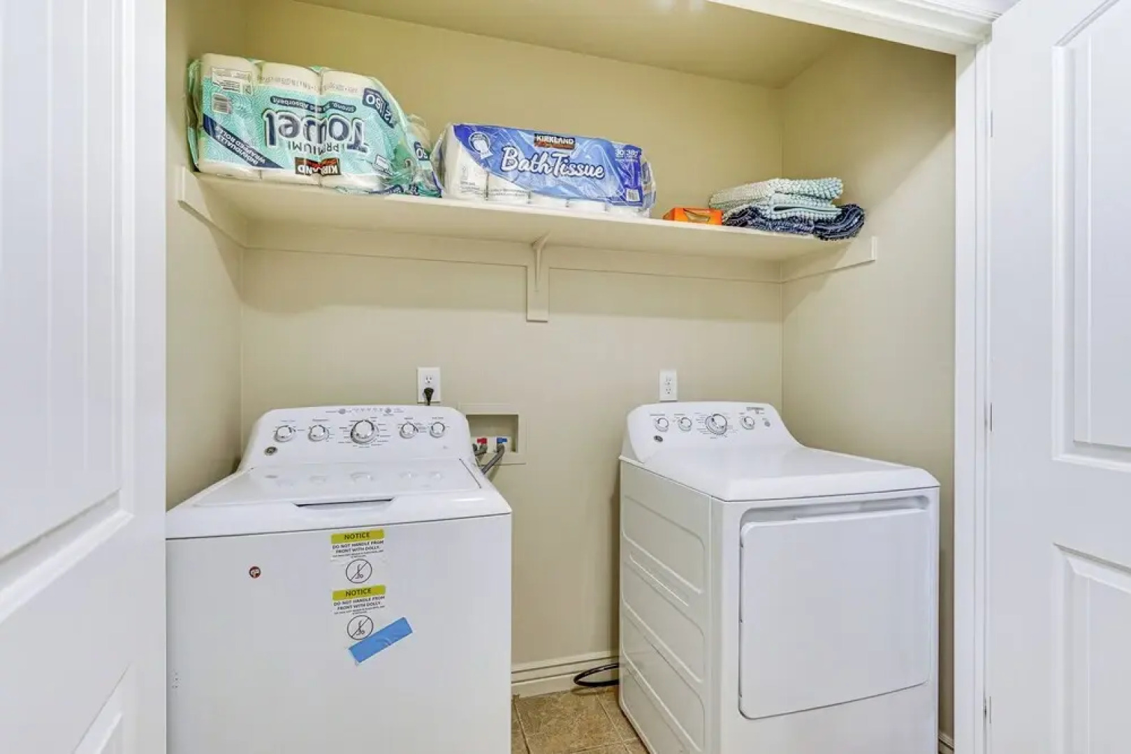 Hike, Golf & Ski: Family Home in South Jordan