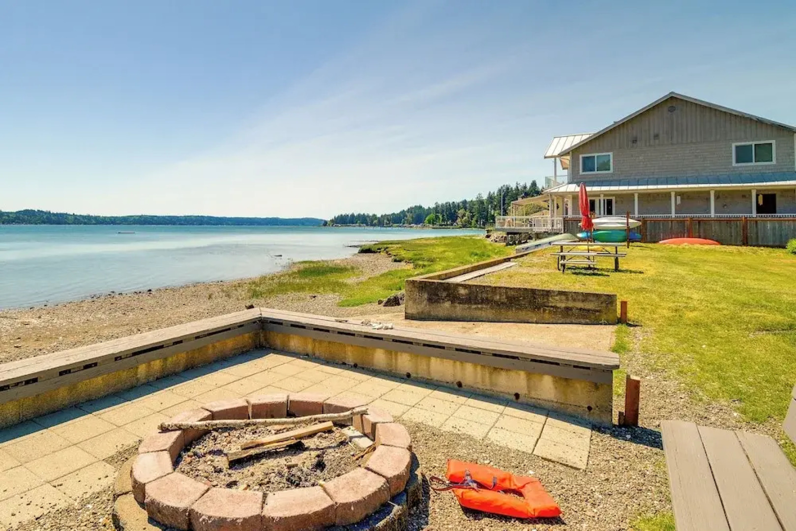 Waterfront Hood Canal Cottage: Steps to the Beach!