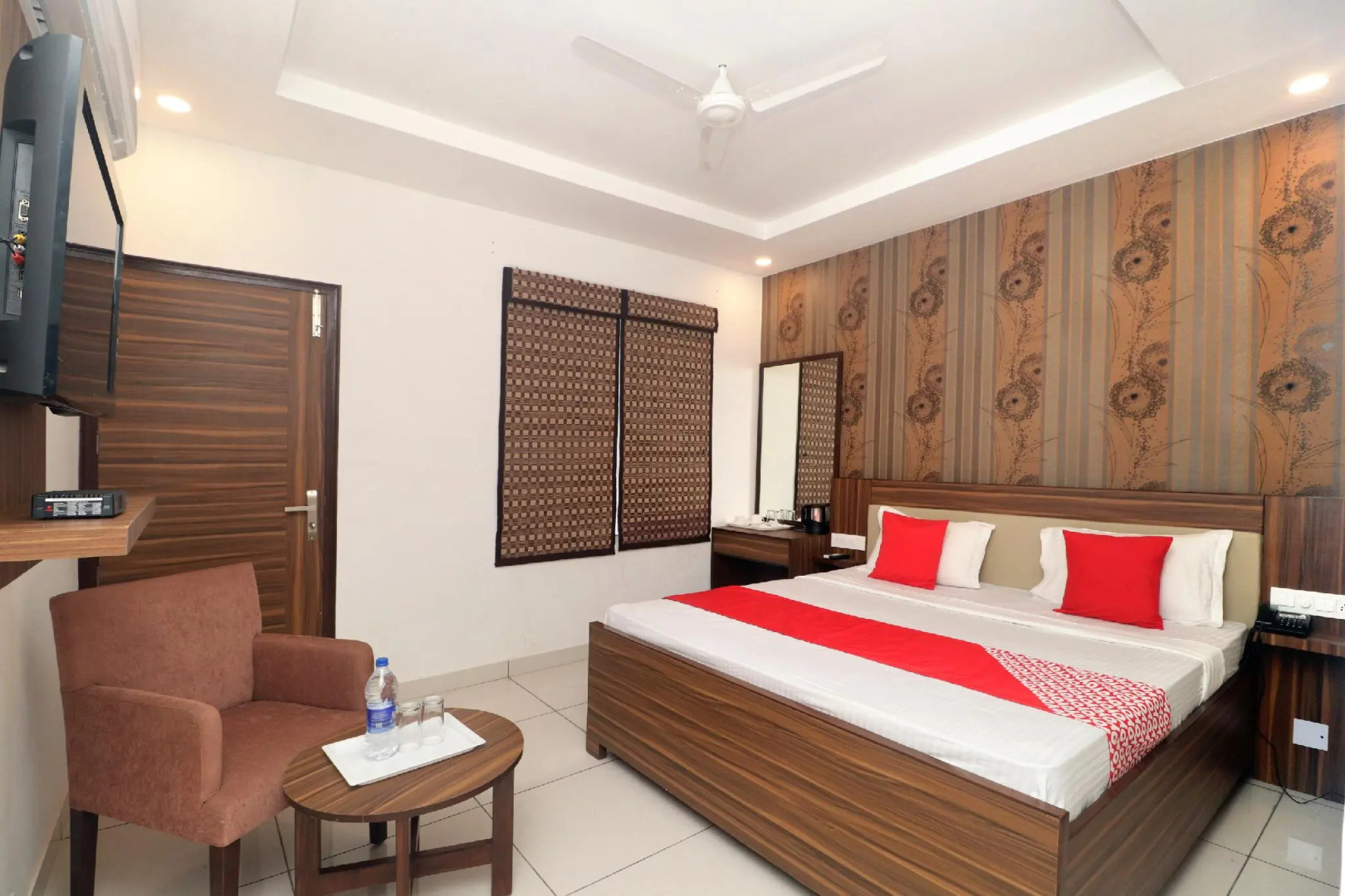 OYO 19817 Hotel Star 79