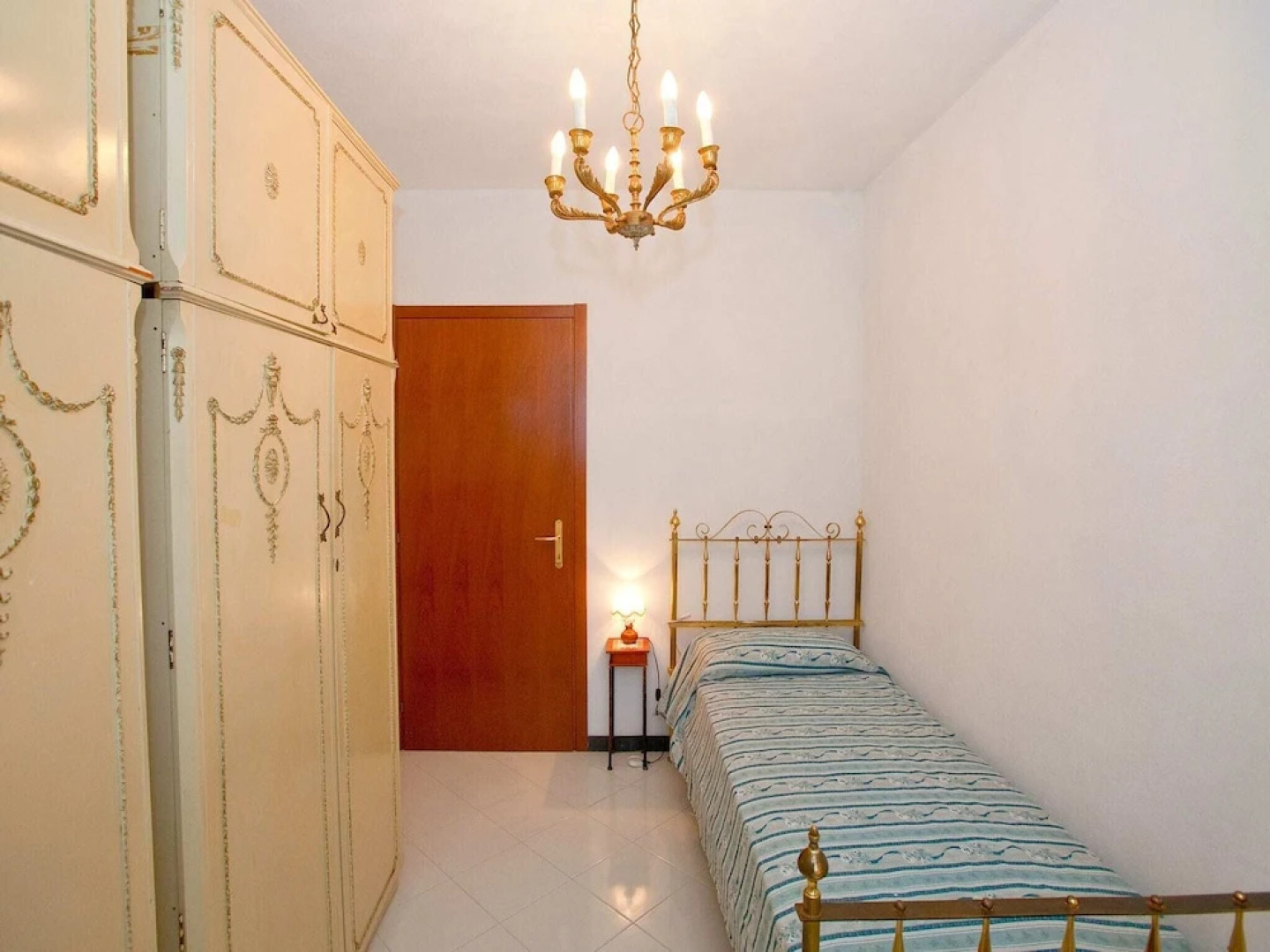 20 km from the 5 Terre, in a small town, 3-room apartment, terrace with view