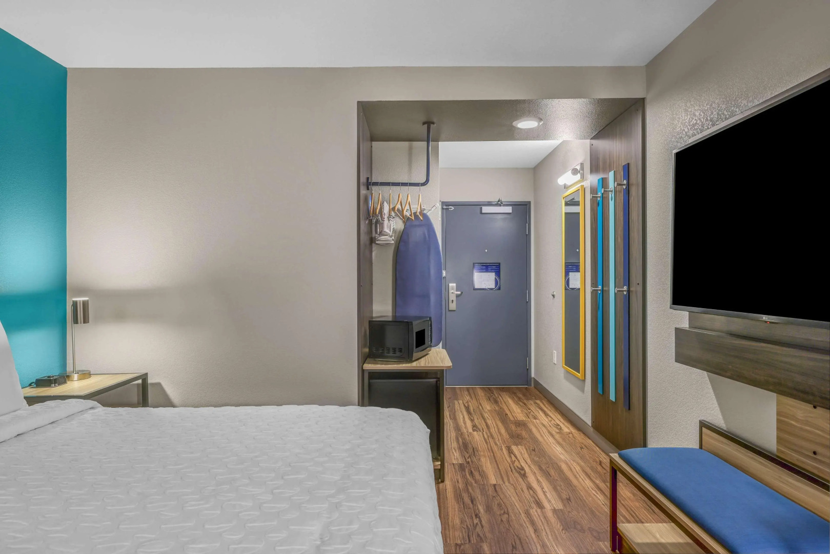 Tru By Hilton Lathrop, CA