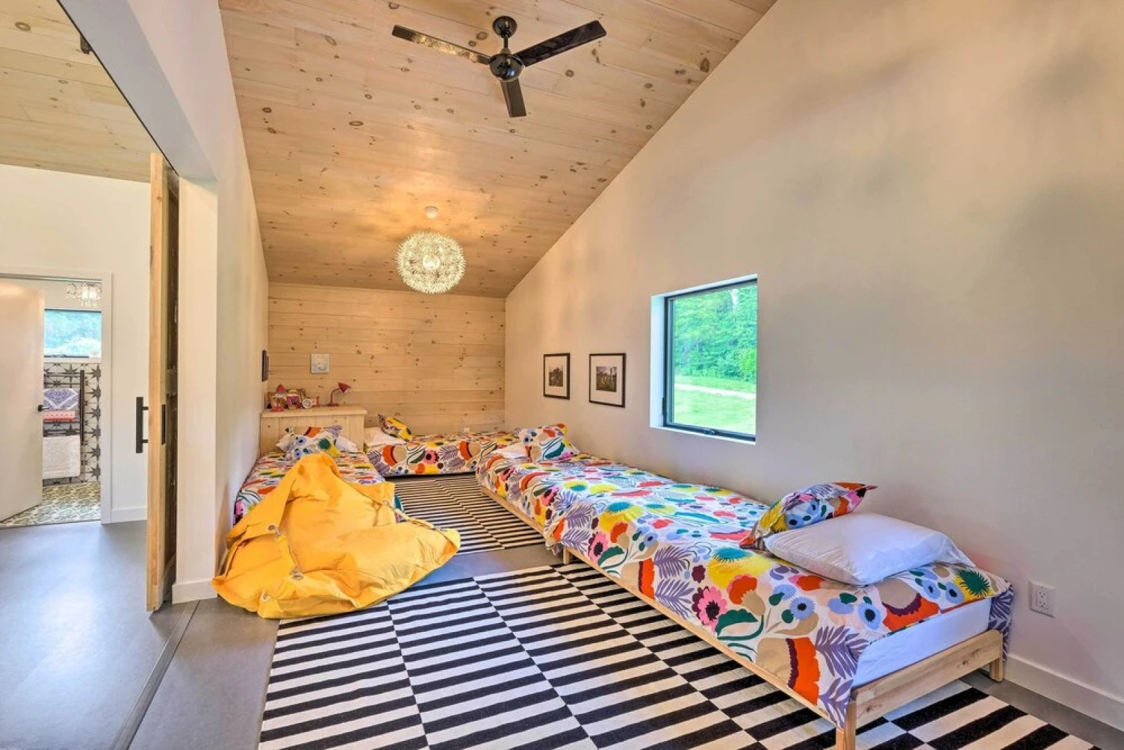 Luxe + Modern Home: 30 Mi to Saratoga Springs!